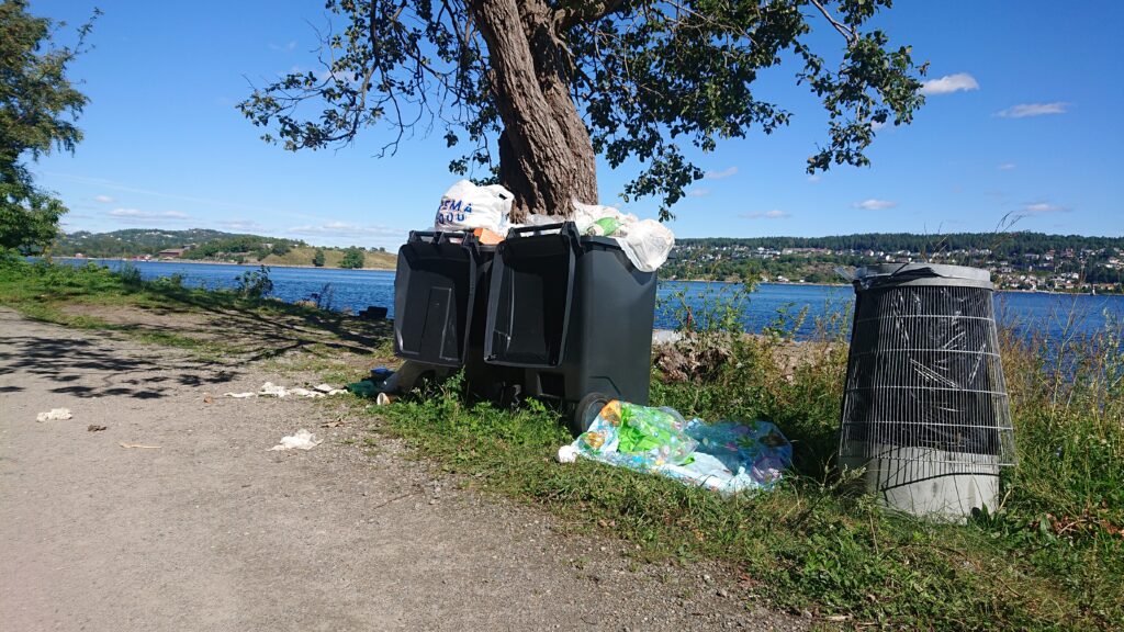 søppeldunker overfylt